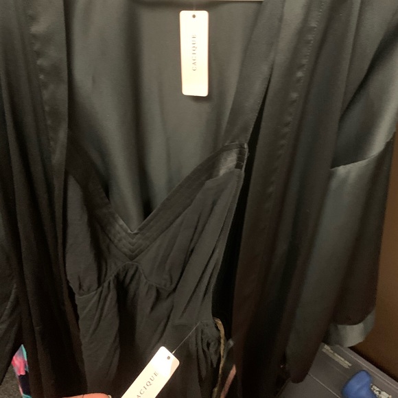 Two piece short night gown with robe. - Picture 2 of 3